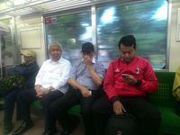 Kala Menhub Budi Blusukan di KRL: Pakai Topi hingga Diajak Selfie