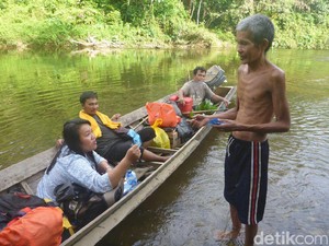 Penuh Tantangan, Begini Kisah Mariya Jadi Bidan di Hutan