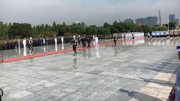 Jokowi dan JK juga akan melakukan tabur bunga.