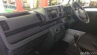 Eksterior Daihatsu Hi-Max memiliki dimensi kompak, membuatnya unggul bermanuver di jalanan sempit. Interior Daihatsu Hi-Max memiliki desain yang fungsional.