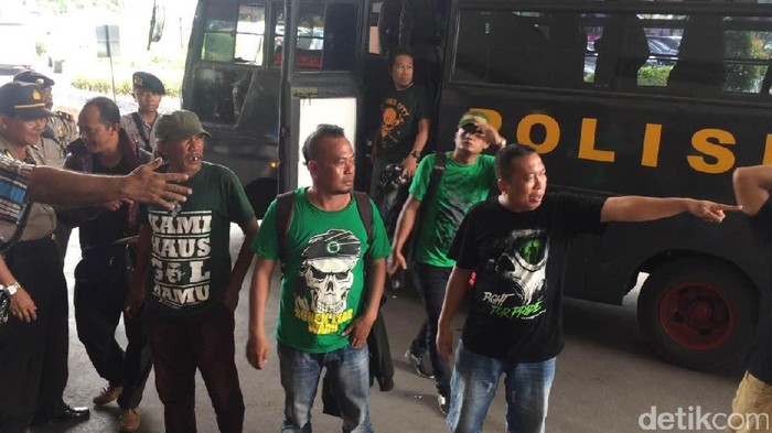 Datangi KLB PSSI di Ancol, Bonek Tagih Janji