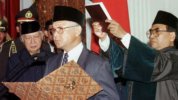 Drama Tanpa Kata 'Ayah-Anak' ala Soeharto dan Habibie
