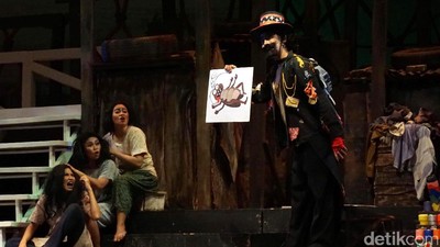 Pementasan Teater Koma Lewat Lakon Opera Kecoa