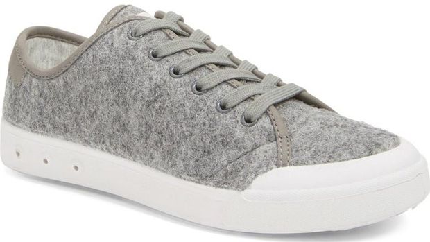 <i>Editor's Choice</i>: <i>Sneakers</i> Hingga <i>Flats Waterproof</i> untuk Dikenakan Saat Hujan