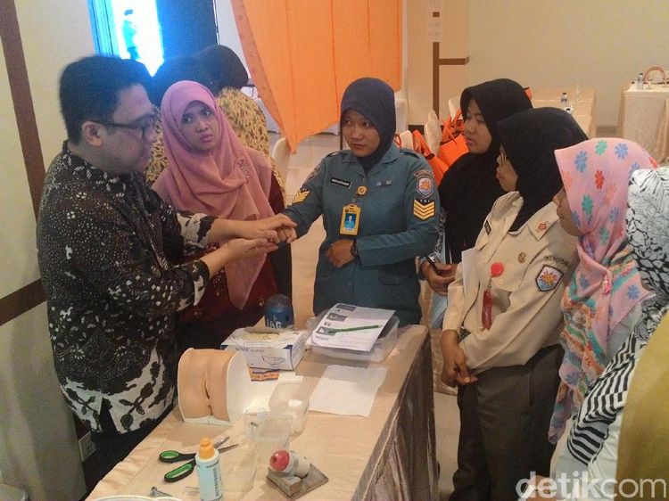 Serunya Tenaga Kesehatan Tanjung Pinang Belajar Deteksi Dini Kanker Serviks