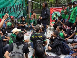 Kecewa, Bonek Akan Geruduk Polda Jatim dan Minta PSSI Dibekukan Lagi