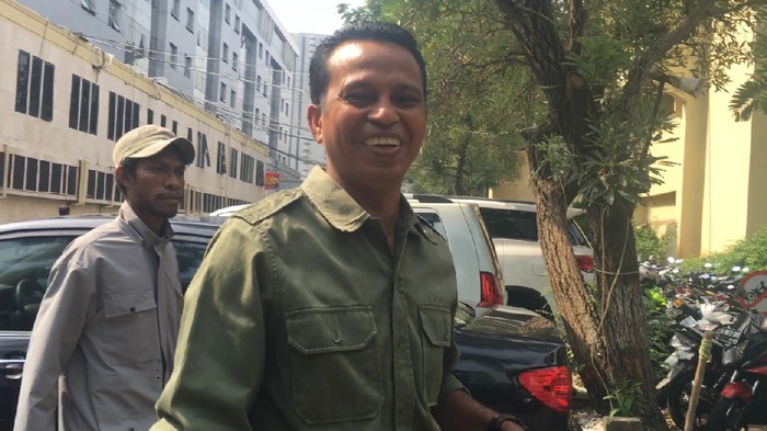 Besuk Kader HMI, Anggota DPD: Ismail Anak Angkat Saya