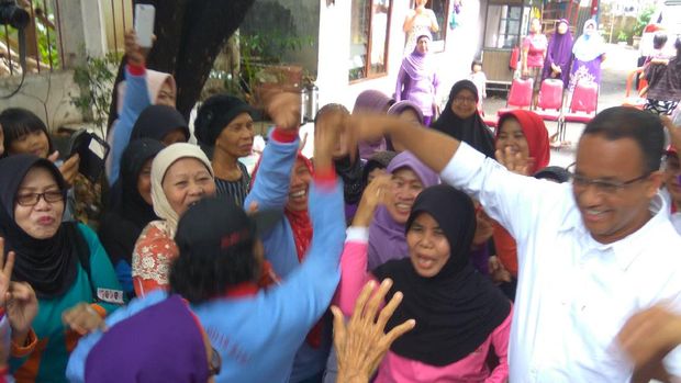 Anies Baswedan joget bareng di Johar Baru