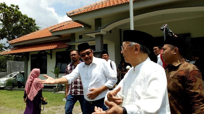 Cawagub DKI Djarot Dapat Wejangan dari Gus Sholah