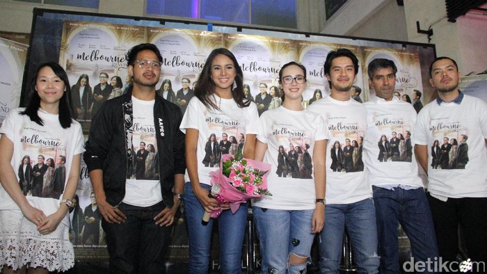 Komplikasi Cinta Pamela Bowie di Film Melbourne Rewind