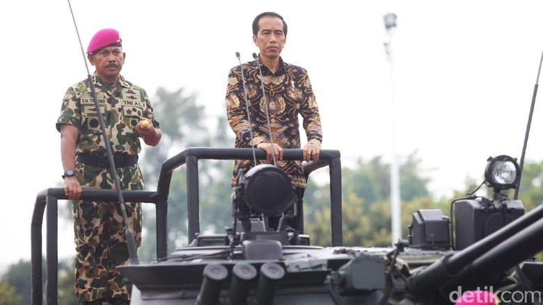 Jokowi: Usut Tuntas Pelemparan Bom Molotov di Depan Gereja di Samarinda Jokowi: Usut Tuntas Pelemparan Bom Molotov di Depan Gereja di Samarinda