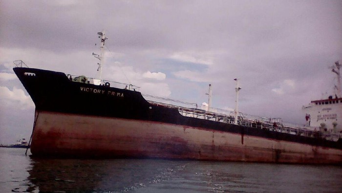 kapal tabrakan di belawan