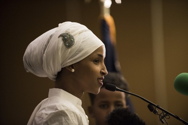 Dari kampung pengungsi ia punya kecerdasan dan wawasan. Ini adalah cerita indah untuk memberitahu sebagai orang Amerika, kia bangga Minnesota punya pemikiran terbuka, ungkap mantan walikota Minnepolis R.T. Rybak dilansir dari Star-Tribune. Foto: AFP PHOTO / STEPHEN MATUREN