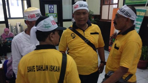 Massa Pendukung Dahlan Iskan Penuhi Ruang Sidang Jelang Praperadilan Perdana
