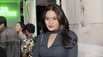 Très Chic! Pesona Alexandra Asmasoebrata