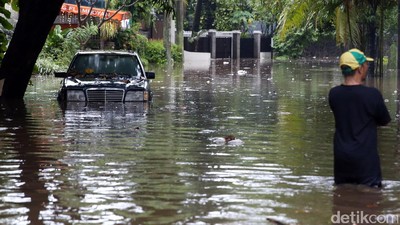 Hujan Deras, Hang Lekiu Terendam Banjir