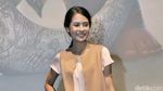 Penampilan Chic Maudy Ayunda