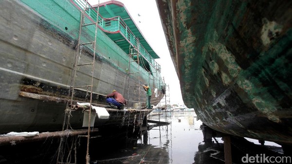 Perbaikan Kapal Nelayan