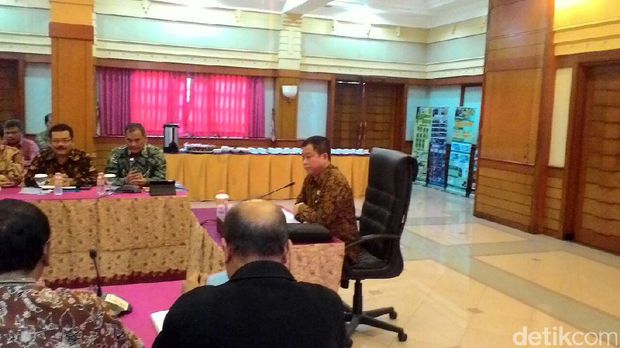 Pagi-pagi, Jonan Kunjungi Badan Geologi di Bandung