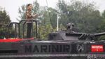 Sambangi Markas Marinir, Jokowi Naik Tank