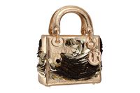 Seniman Dunia Jadikan Tas Dior Rp 80 Juta Sebagai Kanvas Untuk Melukis