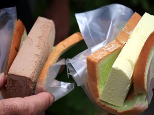 Es Krim Potong Diapit Roti Tawar Racikan Uncle dari Singapura