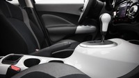 Warna Juke Black Pearl Edition, dikatakan terinspirasi dari model limited edition 280Z sport car 1978. Dengan sentuhan Super Black, warna ini diberi sentuhan warna putih pada bagian spion lampu depan, fender depan, handle pintu dan sayap belakang. Foto: Leftlanenews
