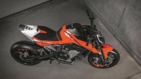 KTM Duke 790 ditenagai oleh mesin parallel twin LC8c.