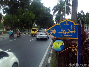 Muncul Plang Asmaul Husna Bersama Foto Petahana di Pekanbaru