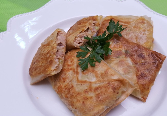 Dengan 4 Bahan, Anda Bisa Bikin Martabak Kornet Pedas yang Gurih Hangat