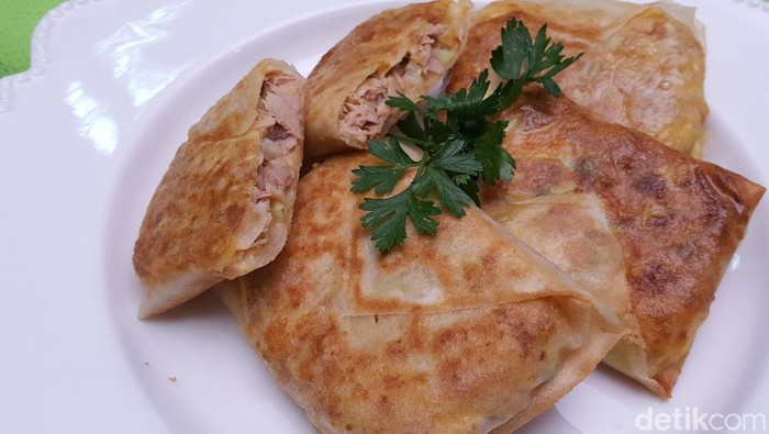 Dengan 4 Bahan Anda Bisa Bikin Martabak Kornet Pedas Yang Gurih Hangat