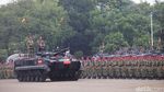 Sambangi Markas Marinir, Jokowi Naik Tank