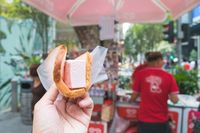 Es Krim Potong Diapit Roti Tawar Racikan Uncle Dari Singapura