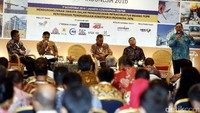 Hadir dalam acara talkshow tersebut, Dirjen Bina Konstruksi Kementerian Pekerjaan Umum dan Perumahan Rakyat Yusid Thoyib, Budi Hidayat (Deputi Bidang Sarana dan Prasarana Kementerian PPN/BAPPENAS), Bastary Pandji Indra (Asisten Deputi Perumahan, Pertanahan, dan Pembiayaan Infrastruktur Kementerian Koordinator Bidang Perekonomian), Yoga Affandi (Kepala Grup Riset Ekonomi Direktorat Kebijakan Ekonomi Bank Indonesia).