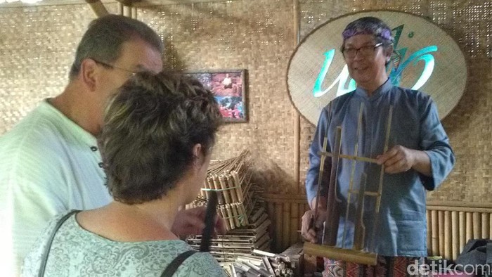 Melestarikan Daya Tarik Angklung Sebagai Wisata & Budaya Sunda