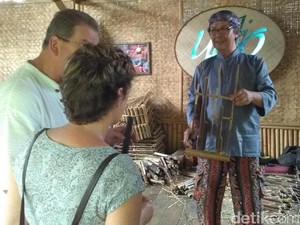 Melestarikan Daya Tarik Angklung Sebagai Wisata & Budaya Sunda