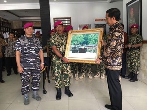 Goresan Tangan Jokowi untuk Pasukan Marinir