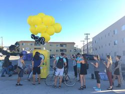 Spectacles, Kacamata Pintar Snapchat Dijual dengan Cara Unik