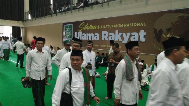Tiba di Acara Ulama Rakyat, Jokowi Disambut Salawat
