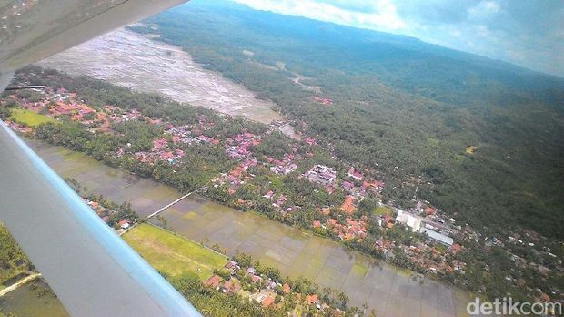 Susi Ajak Menhub Terbang Keliling Pangandaran