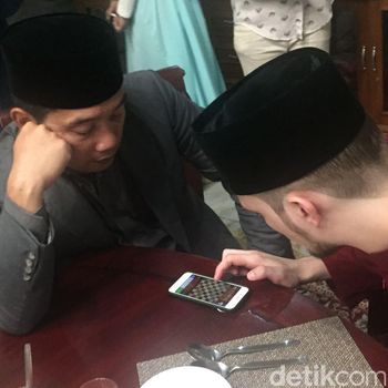 Ribuan Warga Bandung Antusias Bertemu dengan Hafiz Tampan Fatih Seferagic