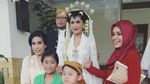 Wajah Bahagia Titi Rajo Bintang Menikah dengan Bos Blue Bird