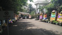 Suasana di sekitar lokasi resepsi pernikahan Titi dan Adrianto di Jl Brawijaya 1, Jakarta Selatan. Foto: Dyah Paramita Saraswati/detikHOT