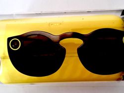 Spectacles, Kacamata Pintar Snapchat Dijual dengan Cara Unik