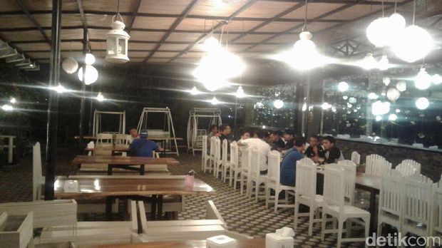 Datsun Risers Santap Malam di Raja Kuring