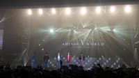 Berkonsep standing concert, Jonghyun pun meminta para fans untuk lebih menjaga keamanan saat menonton konser. Foto: Delia Arnindita Larasati/detikHOT