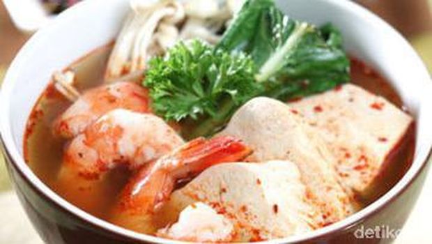 Hari Ini Enaknya Masak Hot Pot Ayam dan Udang yang Hangat Gurih
