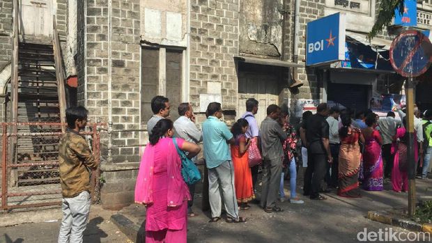 500 dan 1.000 Rupee Ditarik, Warga India Berbondong-bondong Tukar Uang