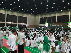 Tiba di Acara Ulama Rakyat, Jokowi Disambut Salawat