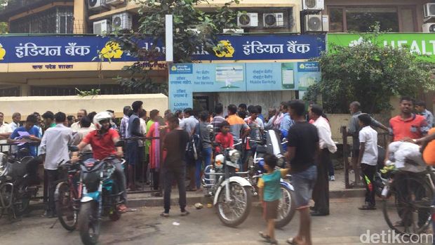 Layani Penukaran 500 dan 1.000 Rupee, Bank di India Tetap Buka Akhir Pekan